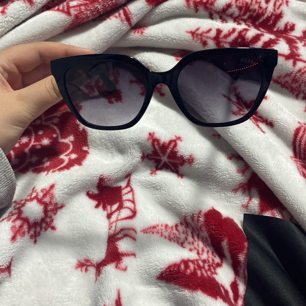 -guess fun glasses-black n gold-size3 - Picture 2 of 5